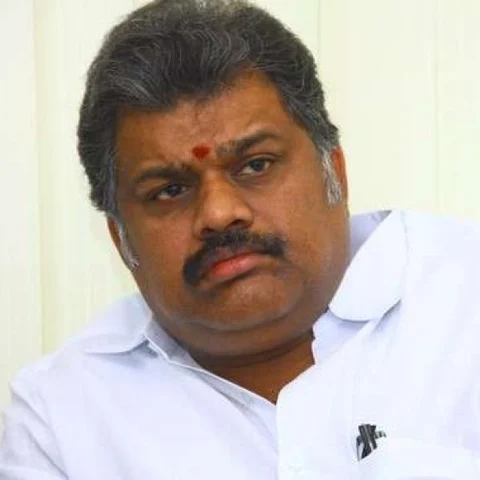 `இப்படிச் சொல்வது எந்த வகையில் சரியானது?!' - தி.மு.க முடிவால் அ.தி.மு.க-வை நாடிய ஜி.கே.வாசன்