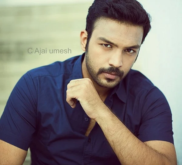ஐ லவ் யூ சொன்னதே மறந்து போச்சாம்..! நம்பலாமா..?? அமித் பார்கவ் ஜாலி பேட்டி!