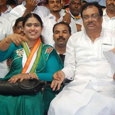 தலைவர் பதவியிலிருந்து நீக்க போர்க்கொடி: இளங்கோவன்- விஜயதாரணி மோதல் முற்றுகிறது!