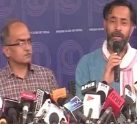 கட்சியை விட்டு நீக்கியது ஜனநாயக படுகொலை: பூஷண், யாதவ் பரபரப்பு குற்றச்சாட்டு!