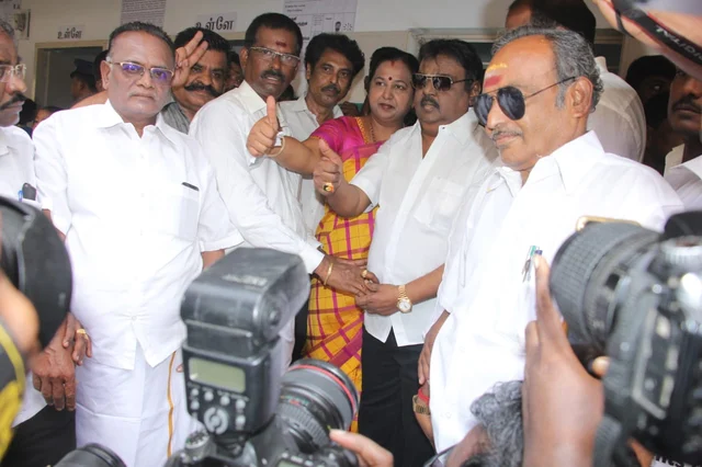 தமிழகத்தில் 37 தொகுதிகளில் ஓட்டுப்பதிவு நிறைவு! - 69.55 சதவீதம் வாக்குகள் பதிவானதாக தகவல் #LiveUpdates #Electionwithvikatan