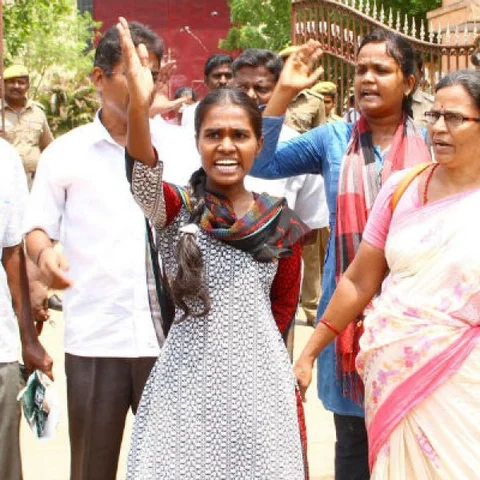 'அடக்குமுறையால் போராட்டம் அடங்காது’: கொதிக்கும் மாணவி வளர்மதி!