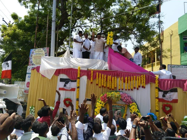 ``சின்னங்களுக்கு பெரிய முக்கியத்துவம் கிடையாது!”- டி.டி.வி. தினகரன் கருத்து