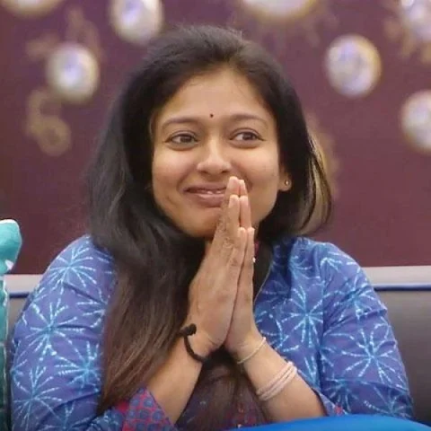 ``அது ஆல்கஹால் இல்லை... என்னனு தெரியுமா?’’ - காயத்ரி ரகுராம்