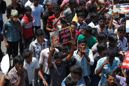 10வது நாளாக பற்றி எரியும் தமிழகம்! (படங்கள்)