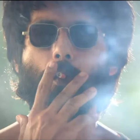 `அர்ஜூன் ரெட்டி' படத்தின் இந்தி ரீமேக் கபீர் சிங் டீசர்!