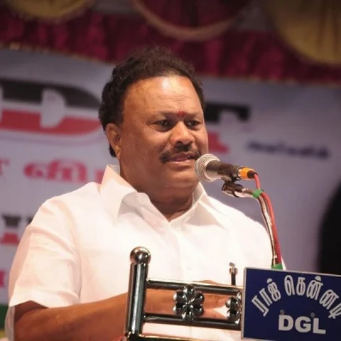 ’சசிகலா குடும்பம் கூறச்சொன்னதைதான் வெளியே சொன்னோம்!’ - மீண்டும் சர்ச்சையை கிளப்பும் அமைச்சர்