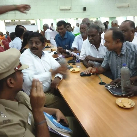 `இது ஸ்டன்ட் பண்ற இடமில்லை!’ - விவசாயிகள் கூட்டத்தில் கடுப்பான கலெக்டர்