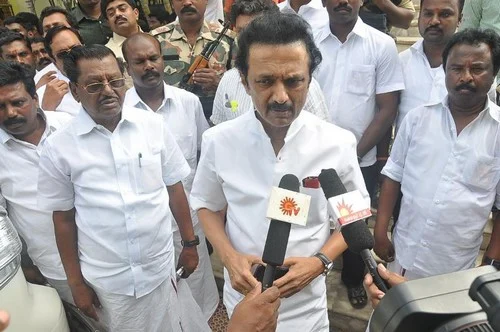 தமிழக மீனவர்கள் தூக்கு ரத்து: கருணாநிதி வரவேற்பு!