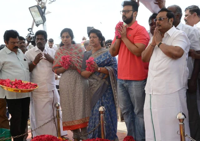 "என்னுடைய ஆதங்கத்துக்கு காலம் பதில் சொல்லும்..!" கருணாநிதி நினைவிடத்தில் கொந்தளித்த அழகிரி