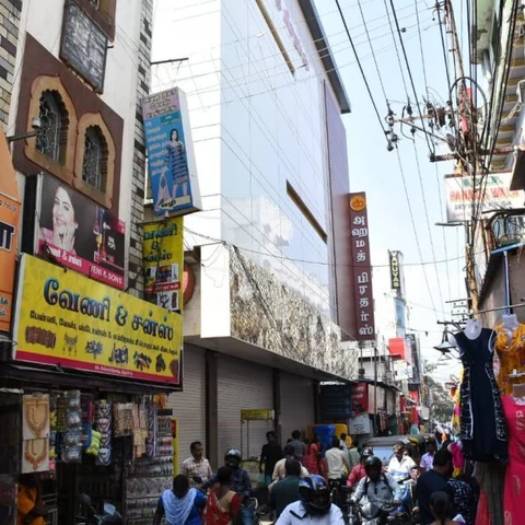 திருச்சியில் பிரபல ஜவுளிக்கடைகளில் தொடரும் ஐ.டி ரெய்டு!