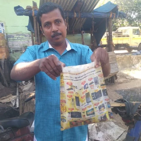 `ஈரத்தன்மையை 10 மணி நேரம் தாங்கும்!’ - செய்தித்தாளில் பாலீத்தின் பைக்கு மாற்று கண்டுபிடித்த கன்னியாகுமரி விவசாயி