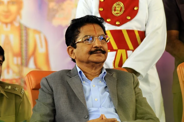 ஆளுநர் வித்யாசாகர் ராவ் காரிலிருந்து சிவப்பு சுழல் விளக்கு அகற்றம்