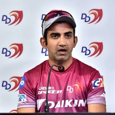 கேப்டன் பதவியிலிருந்து இப்படிப் பாதியிலேயே விலகுவது சரியா கம்பீர்?!