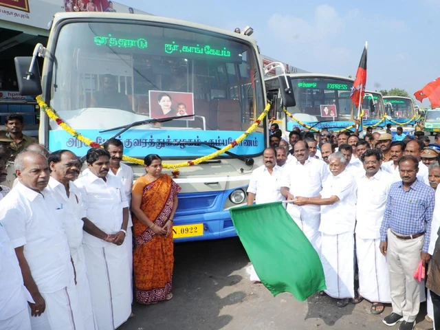 `ஸ்டாலின் நடத்தும் கிராமசபைக் கூட்டம் ஒரு நாடகம்!’ - வைத்திலிங்கம் எம்.பி விமர்சனம்