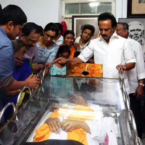 "ஒரே ஒருமுறை, இப்போது 'அப்பா' என்று அழைத்துக்கொள்ளட்டுமா தலைவரே?" - மு.க.ஸ்டாலினின் உருக்கமான கவிதை