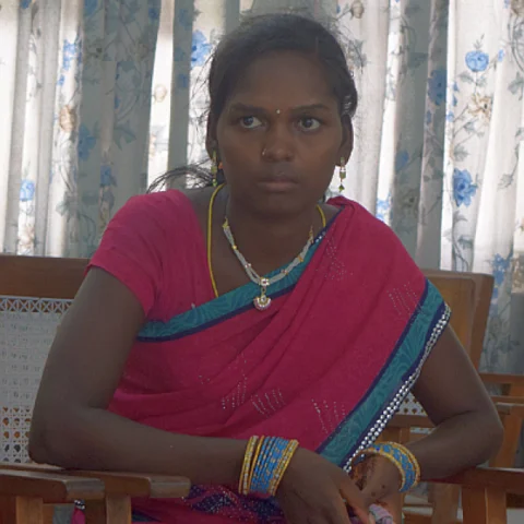 “கடைசியா ஒருமுறை மாமியாரைப் பார்க்க விடுங்கன்னு கெஞ்சினோம்!” ’முன்னாள் கொத்தடிமை’ சுகுணா உருக்கம்