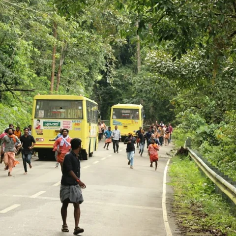 `சபரிமலையில் தடியடி; 144 தடை!’ - மாநிலம் தழுவிய கடையடைப்பு பா.ஜ.க அழைப்பு
