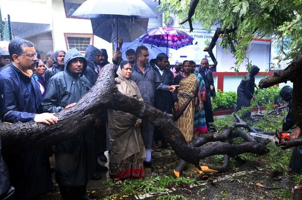 'பெய்தது வரலாறு காணாத மழைதான் ... ஆனால் பெரிய அளவில் பாதிப்பில்லை... !' - சொல்வது மேயர் துரைசாமி