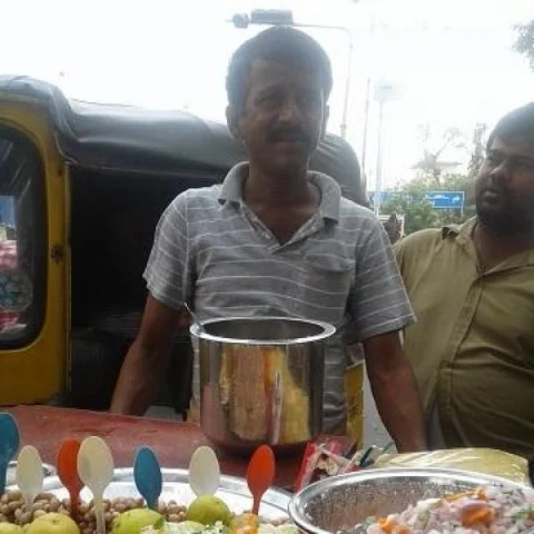 பேல்பூரி விற்பனை... பார்ட் டைமாக இங்கிலீஷ் டியூஷன்... கலக்கும் கதிரவன்!