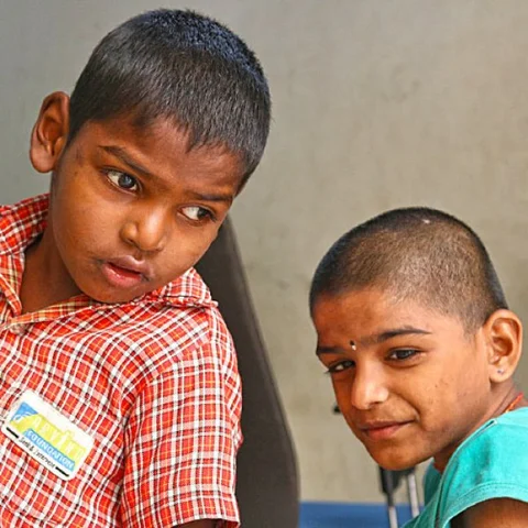 அறிவோம்... தெளிவோம்; ஆட்டிஸக் குழந்தையையும் சாதனையாளராக்கலாம்!