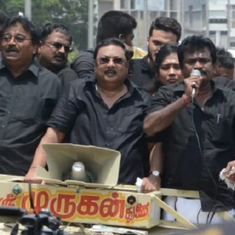 ‘ஸ்டாலினுக்கும் எனக்கும் அரசியலில் மட்டுமே பிரச்னை'- பேரணிக்கு முன் அழகிரி பேட்டி