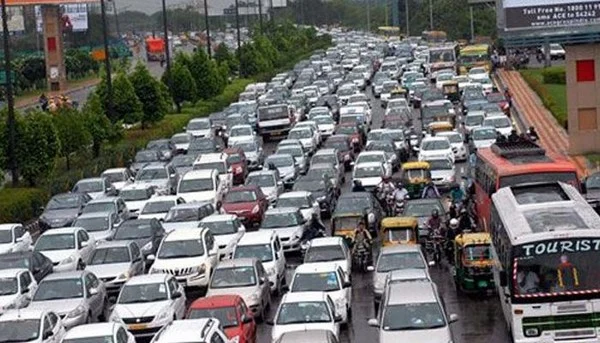 ஒற்றை, இரட்டைப்படை வாகன நடைமுறை: நிறுத்த சொல்லும் டெல்லி நீதிமன்றம்!