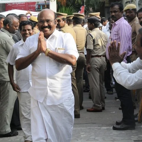 குழு கலைக்கப்பட்டாலும் பன்னீர்செல்வம் அணியுடன் பேச்சுவார்த்தை நடக்கிறது! அமைச்சர் ஜெயக்குமார் கலகல