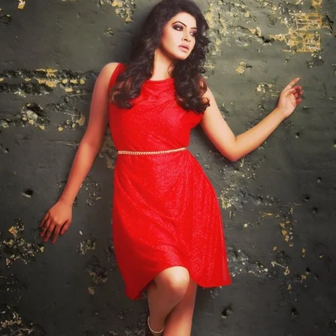 “மீம்ஸ்லாம் போதும்... நான் ஃபீல்ட விட்டே போயிடவா?!” - ‘சரவணன் மீனாட்சி’ ரச்சிதா