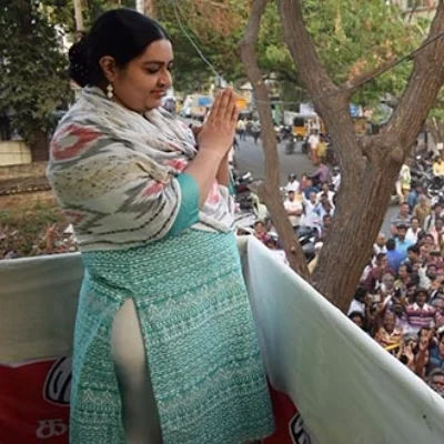 பால்கனியில் பேபிம்மா