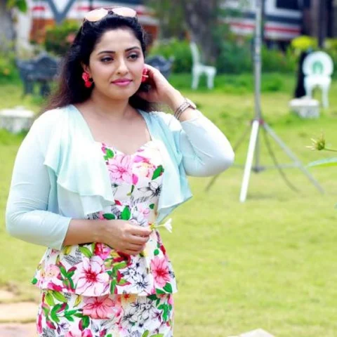 'பெண்கள் இப்படியெல்லாம் நடந்துக்கிட்டா பிரச்னை வராது!' - என்ன சொல்கிறார் நடிகை மும்தாஜ்?