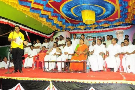 மனித நேயத்துடன் கூடிய மக்கள் செல்வாக்கே ஜெ. வெற்றிக்கு கரணம்: பட்டிமன்றத்தில் தீர்ப்பு!