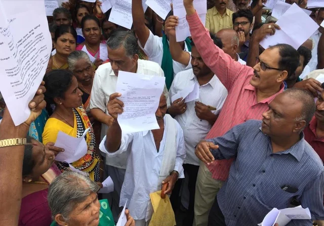 `கரூர் - கோவை ஆறுவழிச் சாலையால் 3,000 ஏக்கர் விளைநிலங்கள் பாழாகும்!’ - கொந்தளிக்கும் விவசாயிகள்