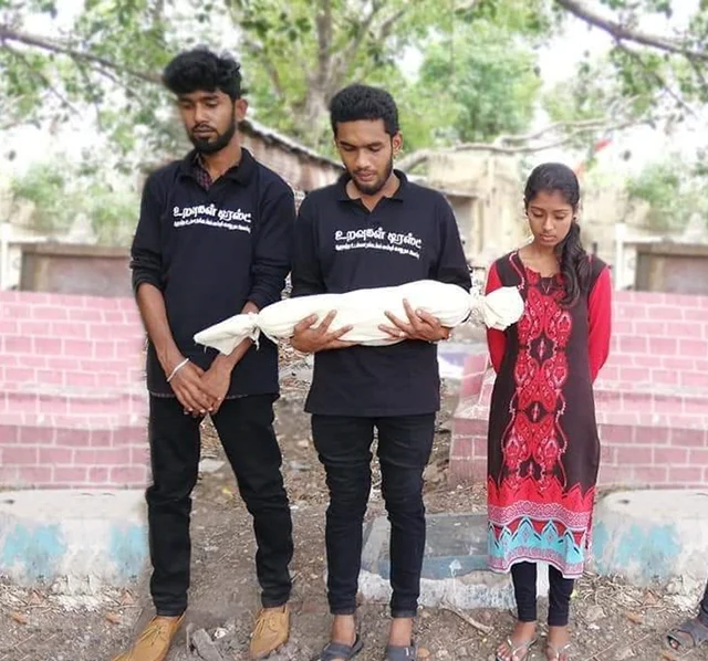 ஆதரவற்ற சடலங்கள்; உறவாக இளைஞர்கள்!