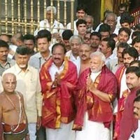 திருப்பதி கோவிலில் மோடி சாமி தரிசனம்!