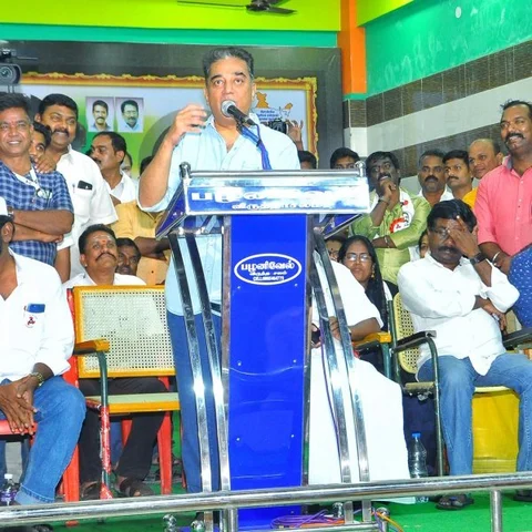 `மனசாட்சி உறுத்தியதால்தான் அரசியலுக்கு வந்தேன்' - கமல்ஹாசன் பேச்சு