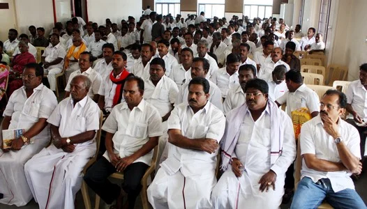 'வீரபாண்டியாரை இருட்டடிப்பு செய்கிறார்கள்!'