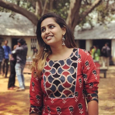 ’’ஆன் ஸ்கிரீனில் அமைதி... ஆஃப் ஸ்கிரீனில் ஆங்கிரி... இதுதான் ஜாக்குலின்..!’’ - அத்தியாயம் 18