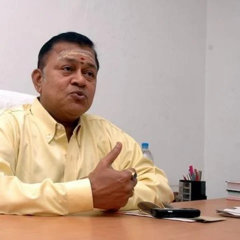 ’’ஆசிரமம் ஆரம்பிங்க ரஜினி... கேமரா இல்லாம நடிக்கிறீங்களே கமல்!’’ - ராதா ரவி