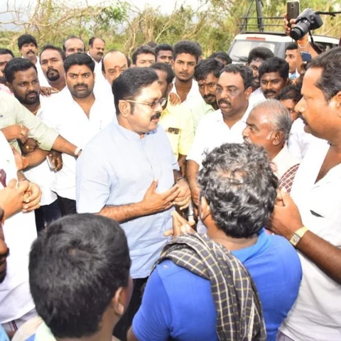 `அ.தி.மு.க கொடியை கட்டிக்கொண்டு காரில் செல்ல அஞ்சும் நிலையில்தான் இருக்கிறார்கள்!’ - தினகரன்