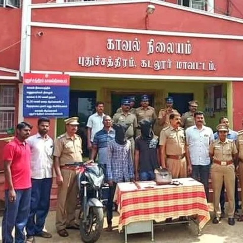கடலூர் பெட்ரோல் பங்க் ஊழியரைத் தாக்கி பணப்பையைப் பறித்த இளைஞர்கள் கைது!