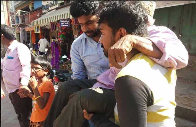 ``எங்க வாழ்க்கையிலயே இதுதான் முதல்முறை!" - மதுரை மீனாட்சி அம்மன் கோயிலுக்கு வந்த மாற்றுத்திறனாளிகள் நெகிழ்ச்சி