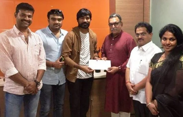 வெள்ள நிதி திரட்டும் நடிகர் சங்கம்: சூர்யா ரூ.25 லட்சம், விஷால் ரூ.10 லட்சம் வழங்கினர்!