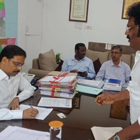 `கனிமொழி, தமிழிசை மனு செல்லவே செல்லாது!' - கௌதமன் கம்ப்ளைன்ட்