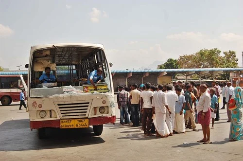 குமரி மாவட்டத்தில் முழு அடைப்பு: 35 பேருந்துகள் உடைப்பு (படங்கள்)
