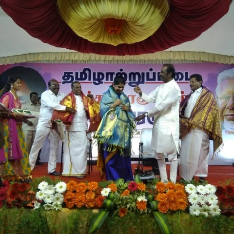 'செயலாகவும் மொழியாகவும் கலைஞர் இருக்கிறார்!' - திருப்பூர் விழாவில் வைரமுத்து உருக்கம்