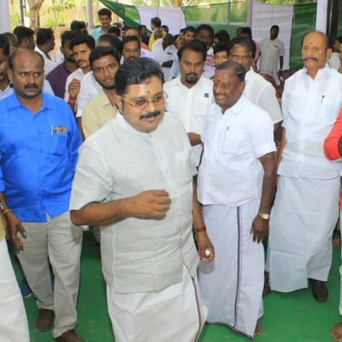 `விஞ்ஞான முறைப்படி கொள்ளையடிக்கவே ரூ.400 கோடி!’ - தினகரன் காட்டம்