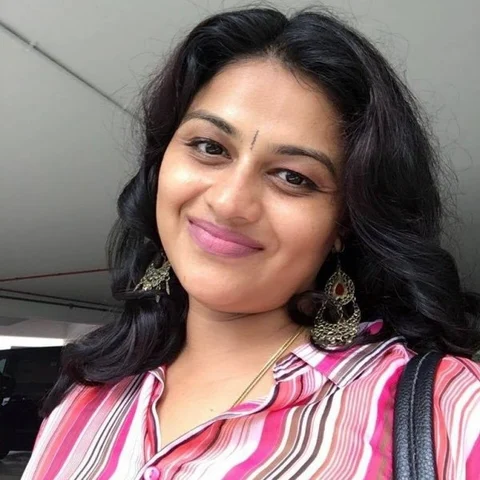 "கர்நாடக பாடகி... ஸ்மூல் ஆப் மூலமா லைக்ஸ் குவிக்கிறேன்!" - பொண்டாட்டிடா டப்ஷ்மாஸ் விதுவிவேக்