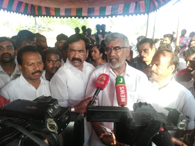 புல்வாமா தாக்குதலில் உயிரிழந்த அரியலூர் சி.ஆர்.பி.எஃப் வீரர் குடும்பத்துக்கு ரூ.20 லட்சம் நிதியுதவி!