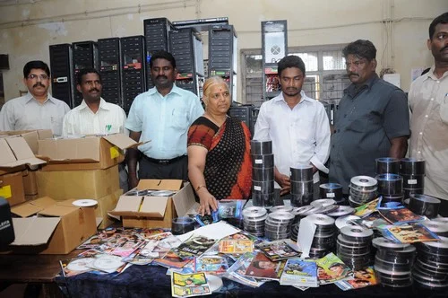 திருட்டு டி.வி.டி. தயாரித்த ஒருவர் கைது: ரூ.10 லட்சம் மதிப்புள்ள பொருட்கள் மீட்பு